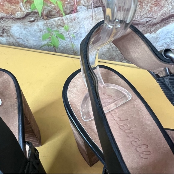 MADEWELL Black Leather The Angie Buckle Sandals, 8 - Picture 7 of 13